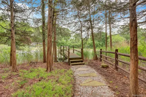 71 Dyke Road Setauket NY 11733