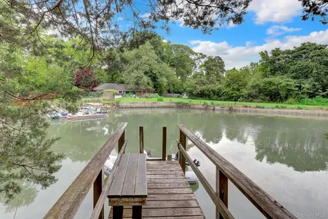 71 Dyke Road Setauket NY 11733
