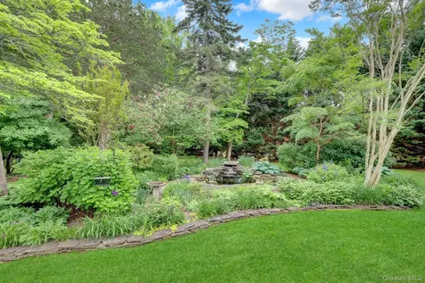 71 Dyke Road Setauket NY 11733