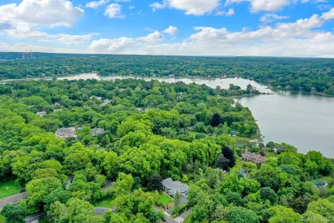 71 Dyke Road Setauket NY 11733
