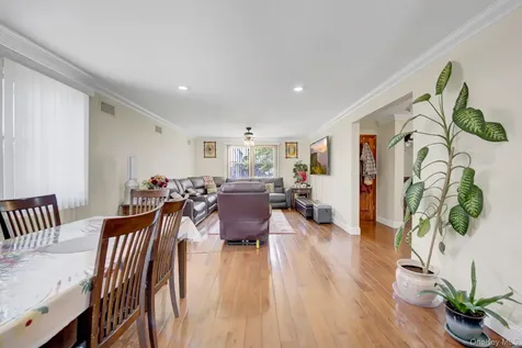 296 Burkhard Avenue Mineola NY 11501
