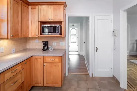 11 Summit Street Eastchester NY 10709