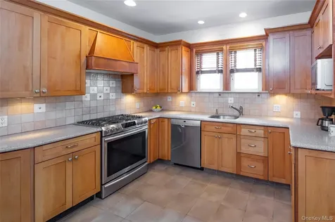 11 Summit Street Eastchester NY 10709