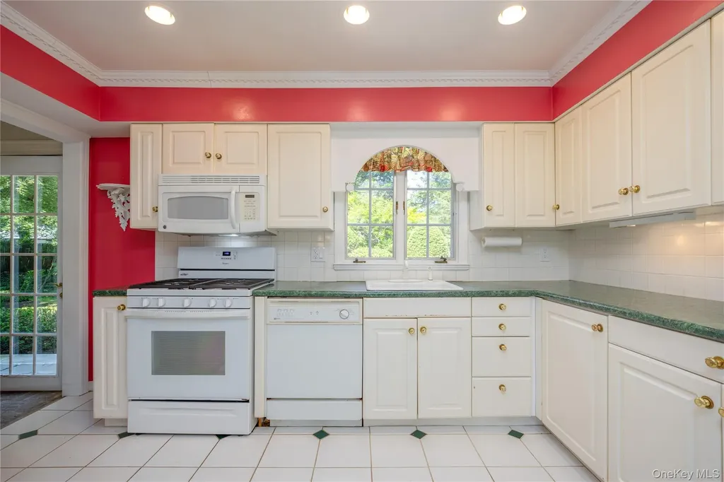 11 Wheeler Place E West Nyack NY 10994