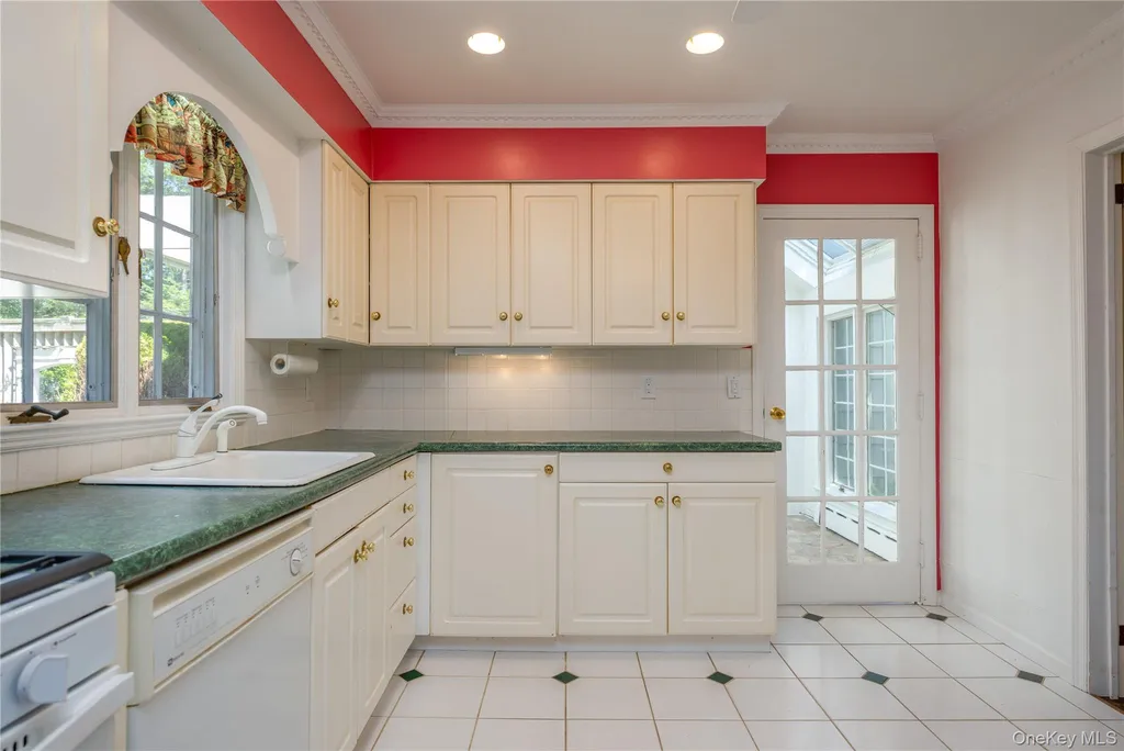 11 Wheeler Place E West Nyack NY 10994