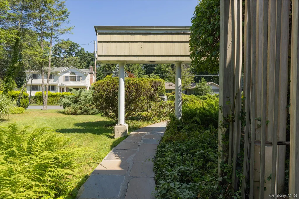 11 Wheeler Place E West Nyack NY 10994