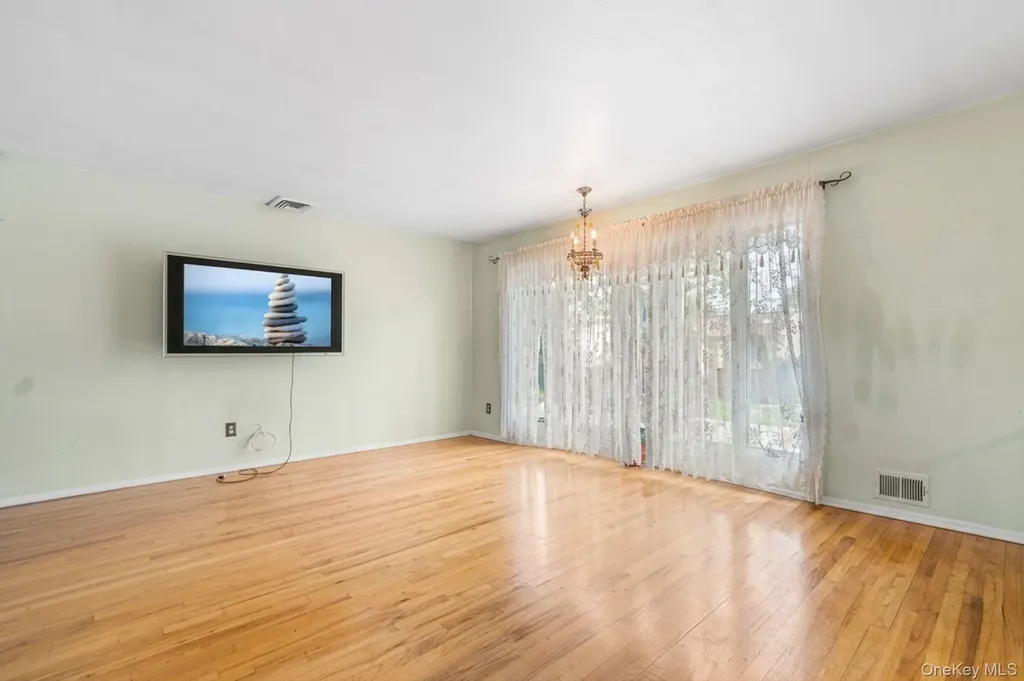787 Vivian Court Baldwin Harbor NY 11510