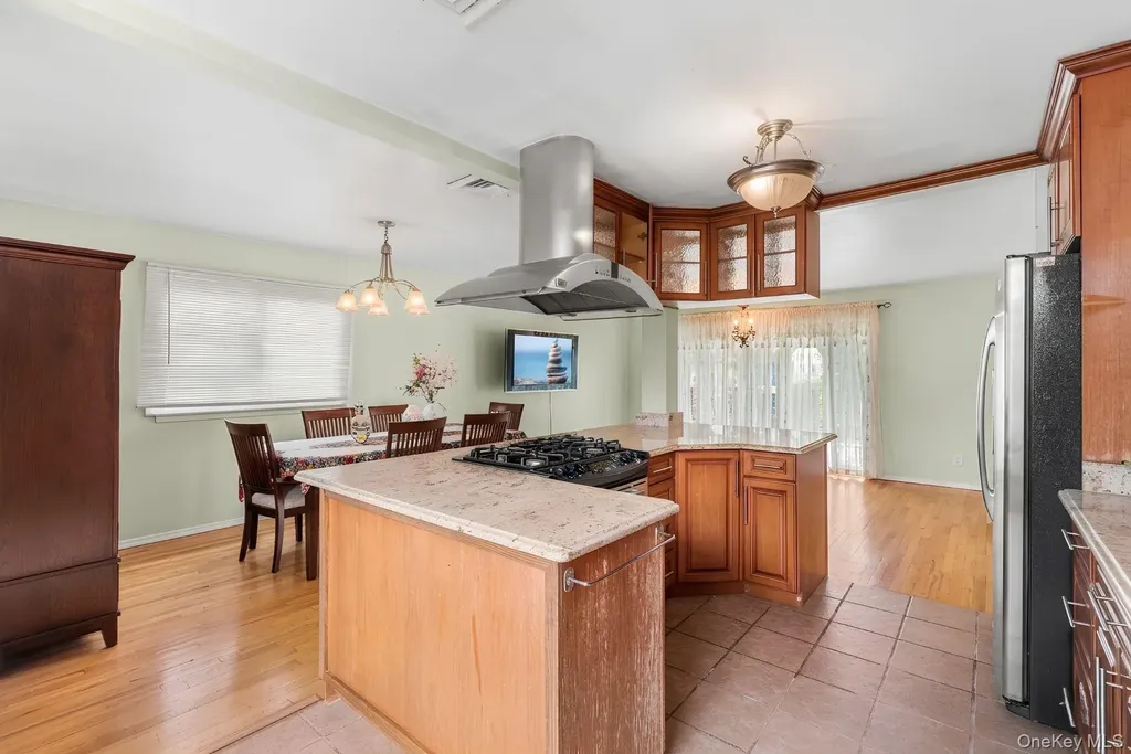 787 Vivian Court Baldwin Harbor NY 11510