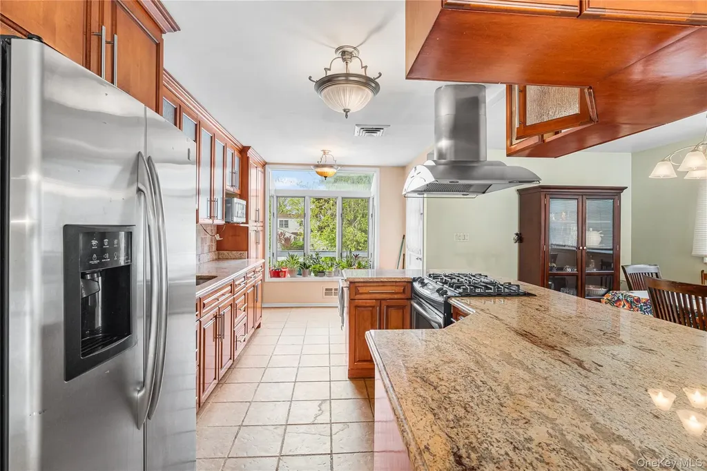 787 Vivian Court Baldwin Harbor NY 11510