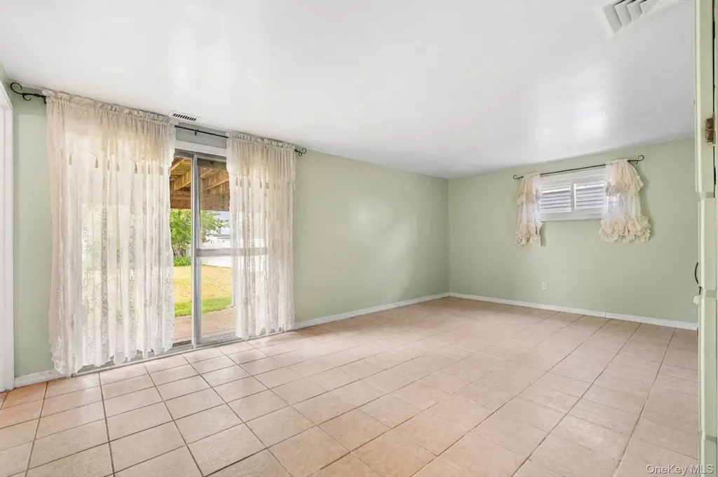 787 Vivian Court Baldwin Harbor NY 11510