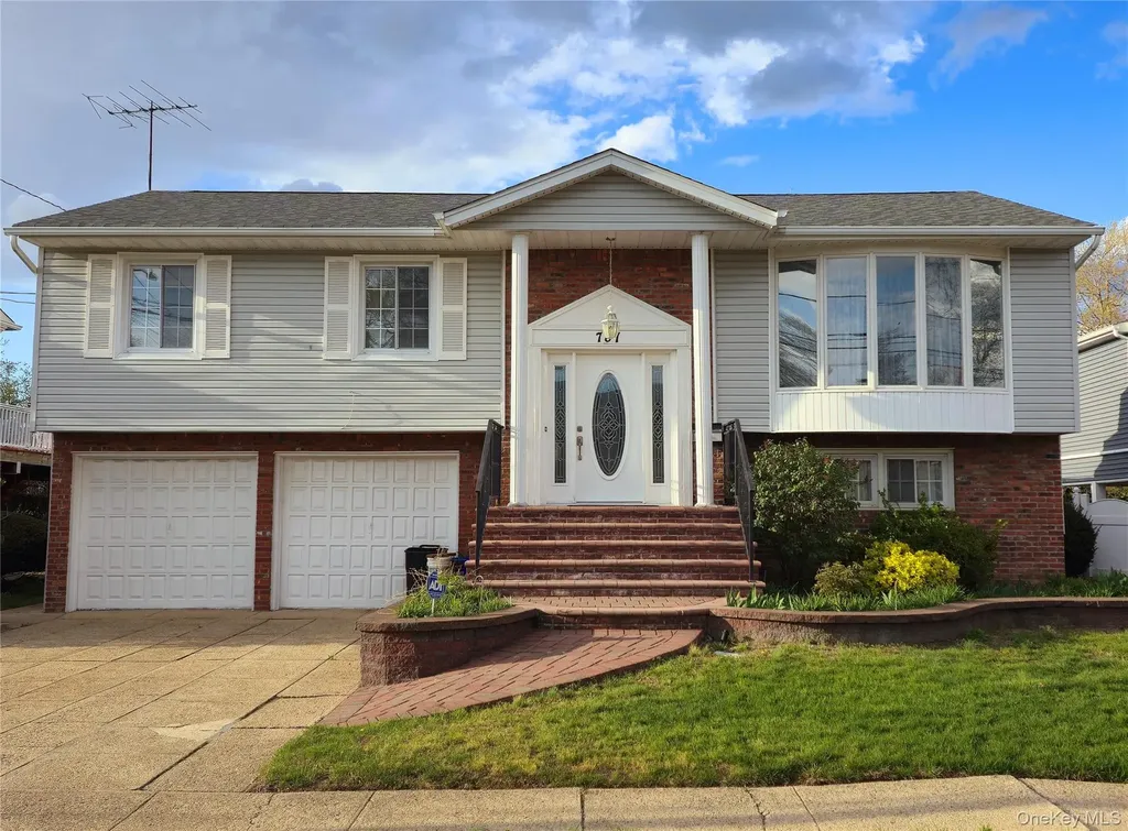 787 Vivian Court Baldwin Harbor NY 11510