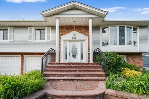 787 Vivian Court Baldwin Harbor NY 11510