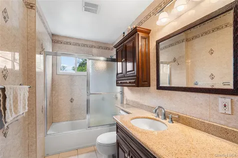 787 Vivian Court Baldwin Harbor NY 11510