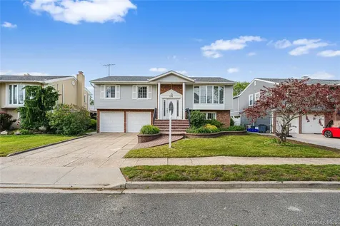 787 Vivian Court Baldwin Harbor NY 11510