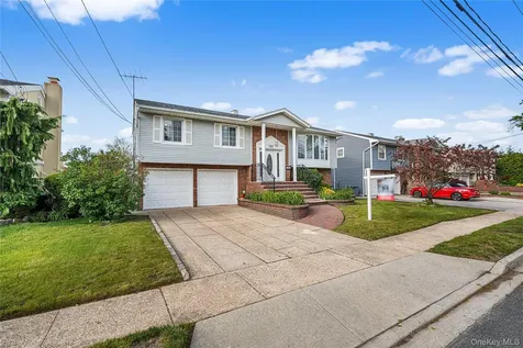 787 Vivian Court Baldwin Harbor NY 11510
