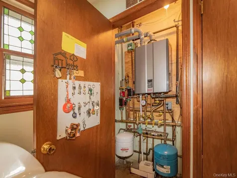 2080 Seamans Neck Road Seaford NY 11783