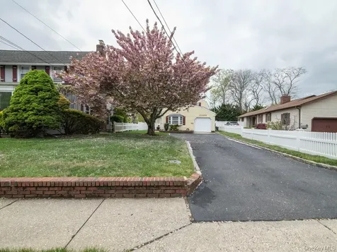 2080 Seamans Neck Road Seaford NY 11783
