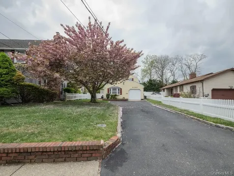 2080 Seamans Neck Road Seaford NY 11783