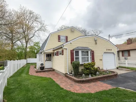 2080 Seamans Neck Road Seaford NY 11783