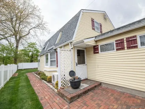 2080 Seamans Neck Road Seaford NY 11783