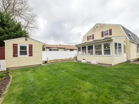 2080 Seamans Neck Road Seaford NY 11783