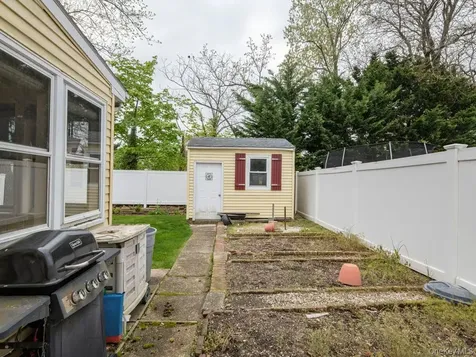 2080 Seamans Neck Road Seaford NY 11783
