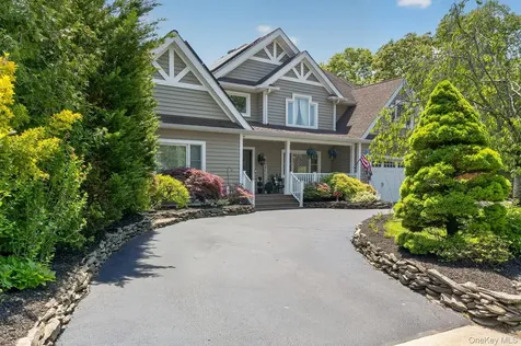 322 Rose Lane Smithtown NY 11787
