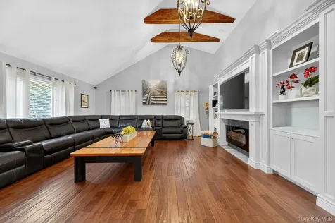 322 Rose Lane Smithtown NY 11787