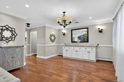 322 Rose Lane Smithtown NY 11787