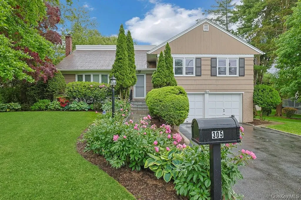 305 Stratton Road New Rochelle NY 10804