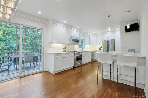 305 Stratton Road New Rochelle NY 10804