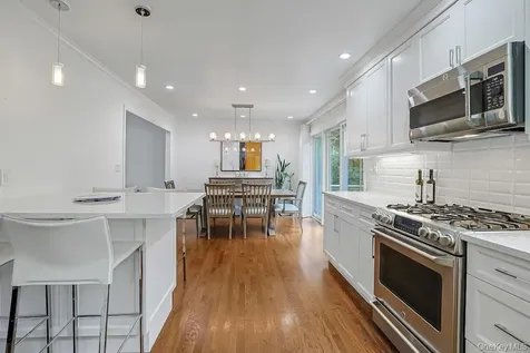 305 Stratton Road New Rochelle NY 10804