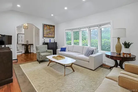 305 Stratton Road New Rochelle NY 10804