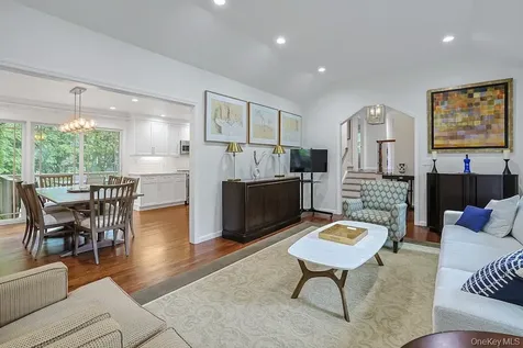 305 Stratton Road New Rochelle NY 10804