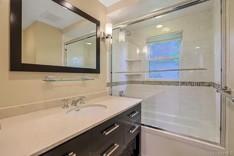 305 Stratton Road New Rochelle NY 10804