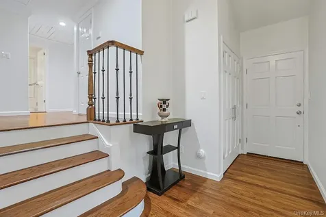 305 Stratton Road New Rochelle NY 10804