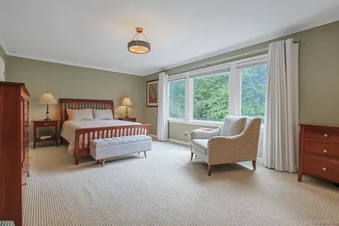 305 Stratton Road New Rochelle NY 10804