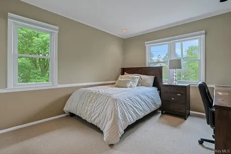 305 Stratton Road New Rochelle NY 10804