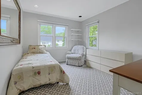 305 Stratton Road New Rochelle NY 10804