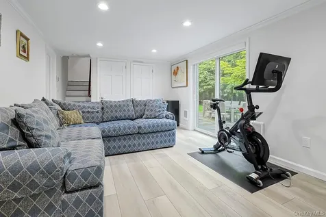 305 Stratton Road New Rochelle NY 10804