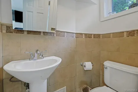 305 Stratton Road New Rochelle NY 10804