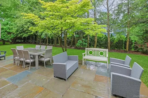 305 Stratton Road New Rochelle NY 10804
