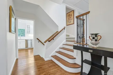 305 Stratton Road New Rochelle NY 10804