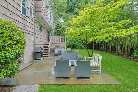 305 Stratton Road New Rochelle NY 10804