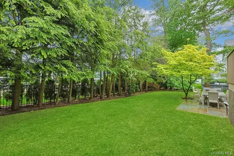 305 Stratton Road New Rochelle NY 10804