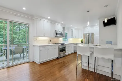 305 Stratton Road New Rochelle NY 10804