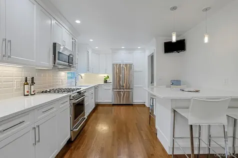 305 Stratton Road New Rochelle NY 10804