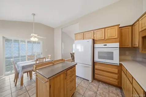 40 Willow Court Manorville NY 11949
