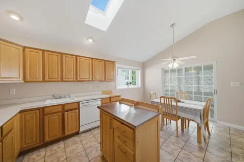 40 Willow Court Manorville NY 11949