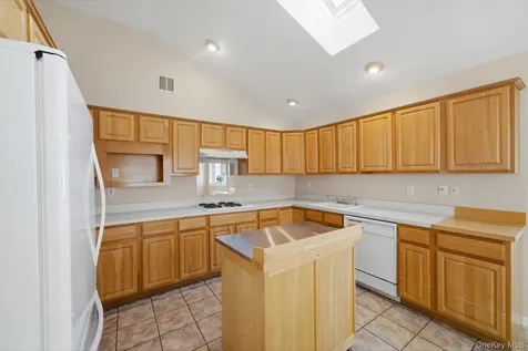 40 Willow Court Manorville NY 11949